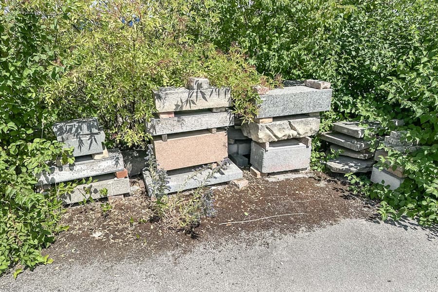 Posten Grabsteine und Sockel